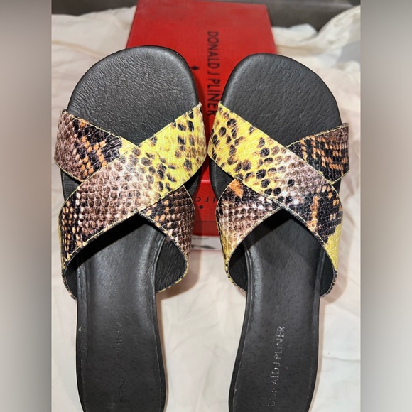 Donald Pliner NIB 9 1/2 Leather Python Snake Print Crisscross Kitten Heels Shoes - Picture 1 of 8